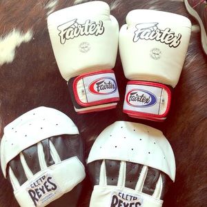 Fairtex Thai Boxing Gloves and Reyes Pads🥊